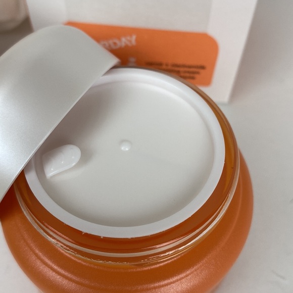 Saturday Skin moisturizing cream NEW! 50 ml./1.69 fl.oz. - Picture 15 of 15